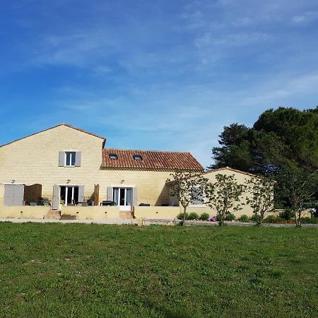 Le Mas Saint Jean Mézoargues المظهر الخارجي الصورة