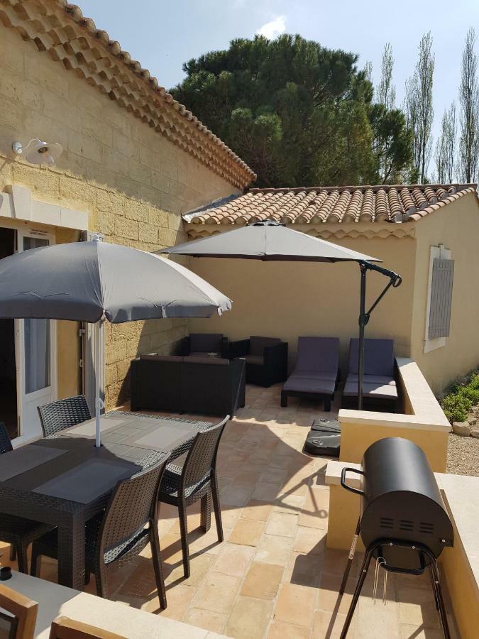Le Mas Saint Jean Mézoargues المظهر الخارجي الصورة